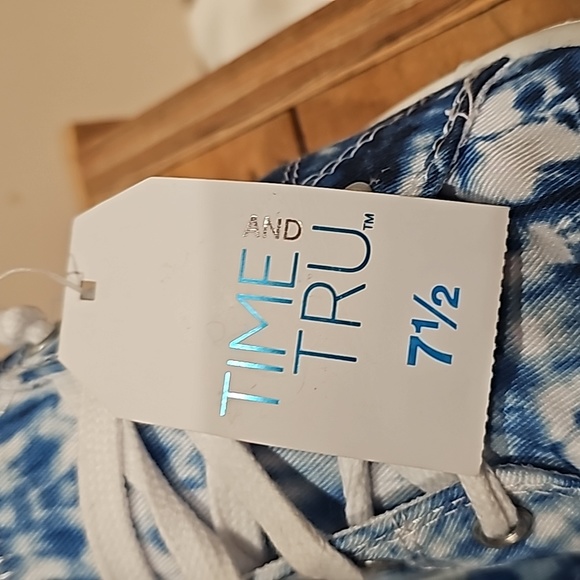 B Tye Dye Sneakers Scrunch back Blue White NWT Time and Tru - Picture 3 of 11